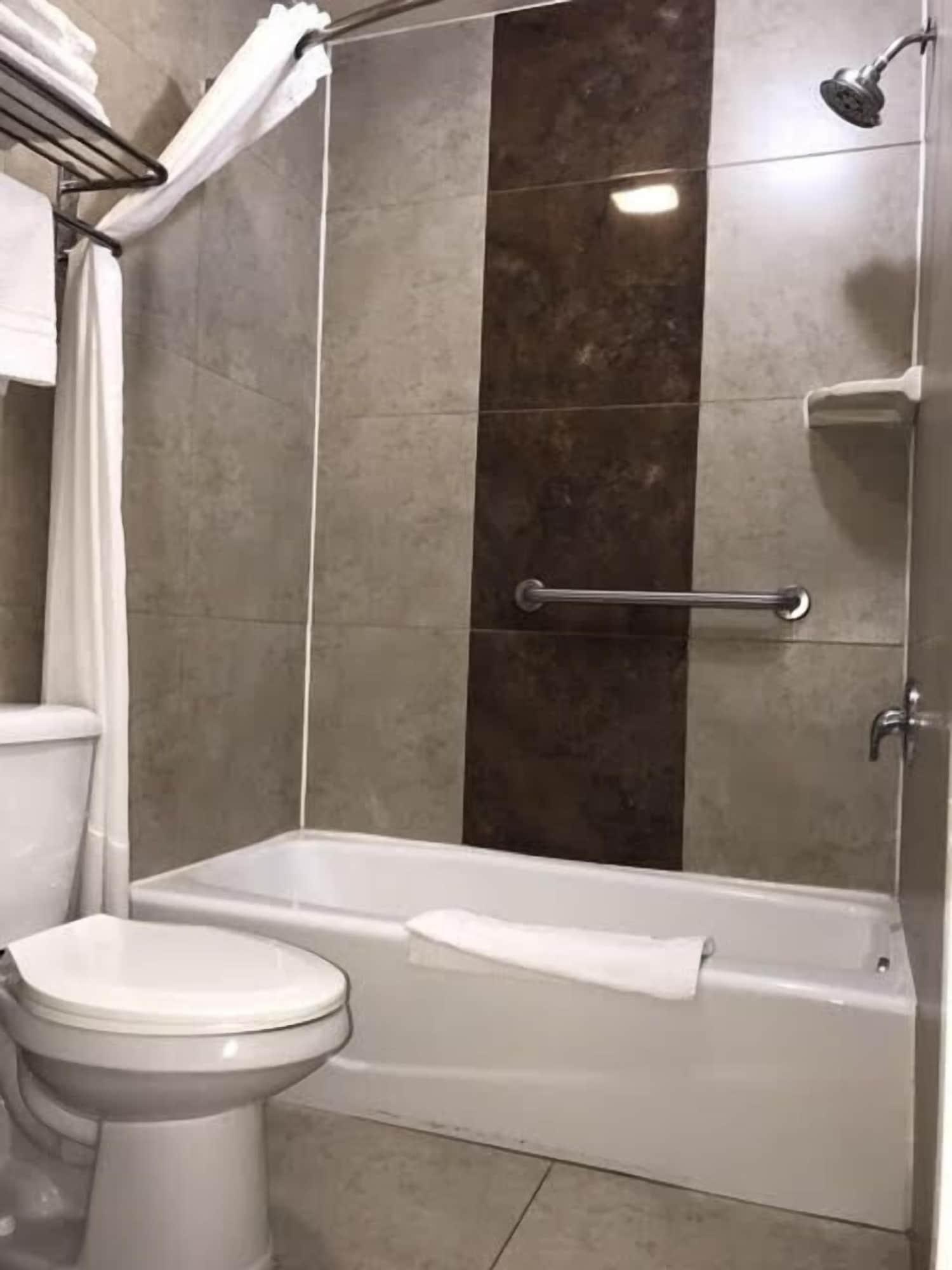 Super 8 By Wyndham Mcallen-downtown-airport-la Plaza Mall
