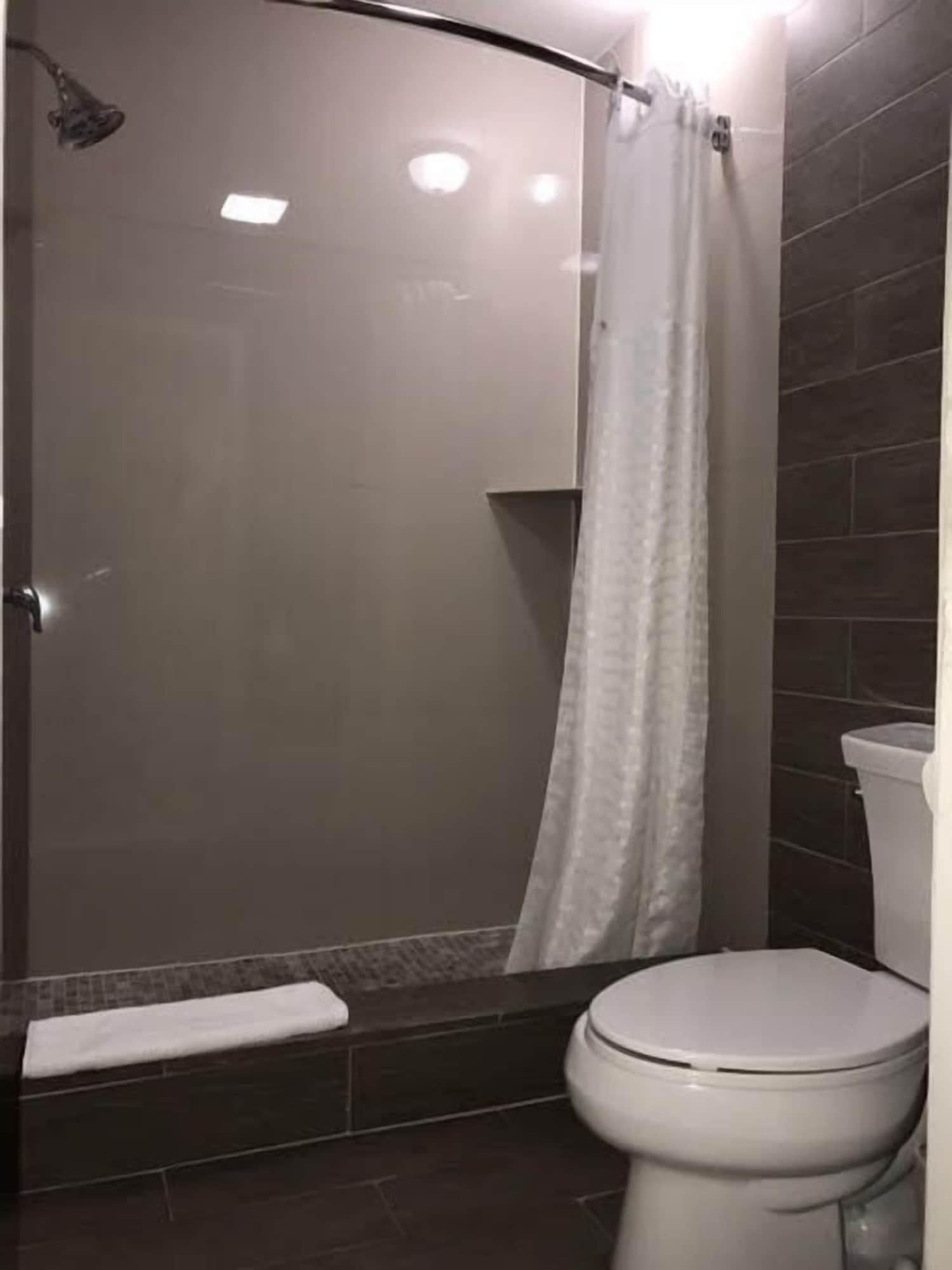 Super 8 By Wyndham Mcallen-downtown-airport-la Plaza Mall 2*