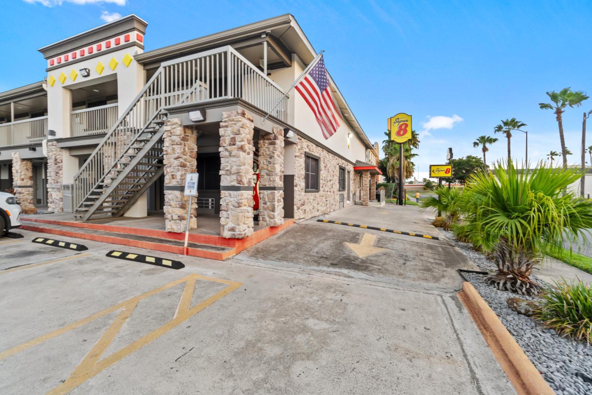 Super 8 By Wyndham Mcallen-downtown-airport-la Plaza Mall