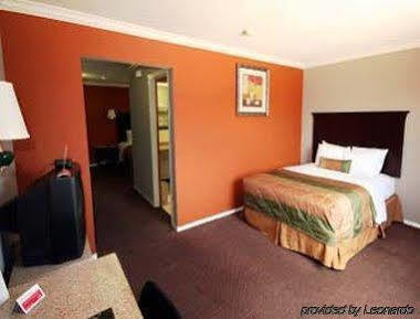 Super 8 By Wyndham Mcallen-downtown-airport-la Plaza Mall 2*