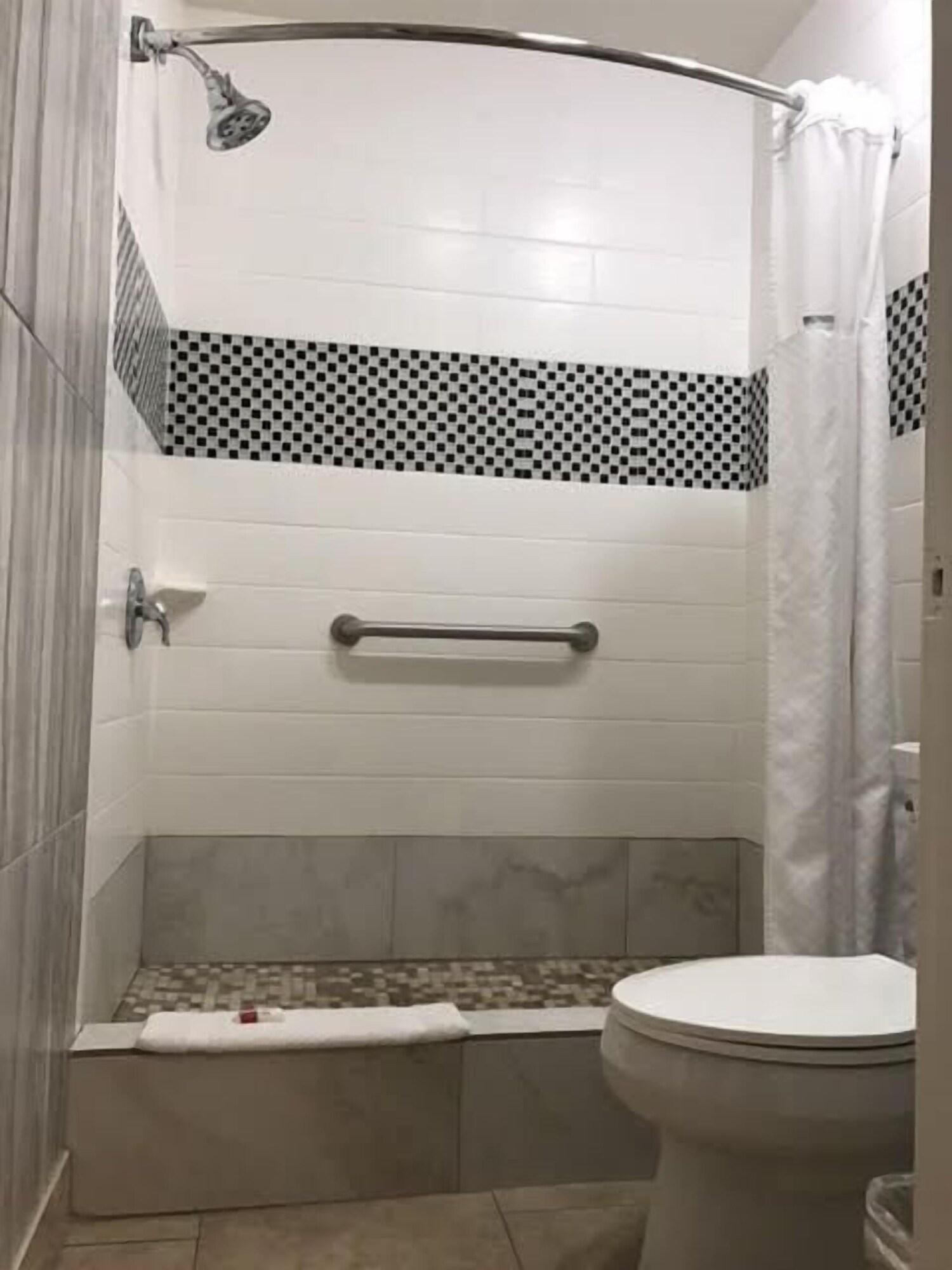 Super 8 By Wyndham Mcallen-downtown-airport-la Plaza Mall McAllen