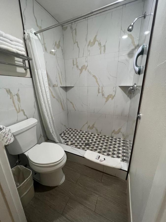 Super 8 By Wyndham Mcallen-downtown-airport-la Plaza Mall Motel McAllen