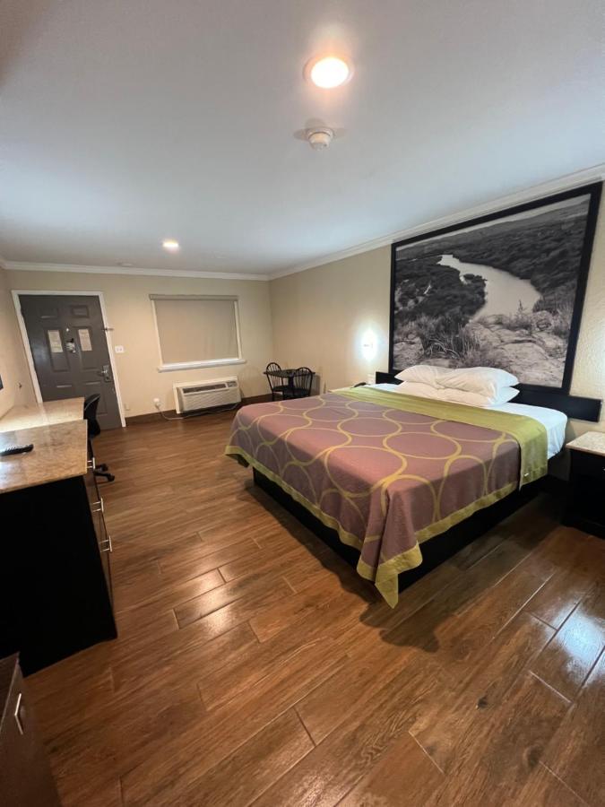 Super 8 By Wyndham Mcallen-downtown-airport-la Plaza Mall