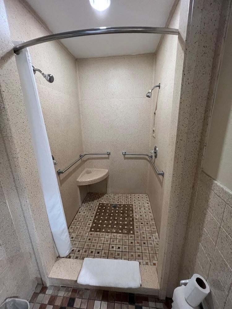 Super 8 By Wyndham Mcallen-downtown-airport-la Plaza Mall 2*