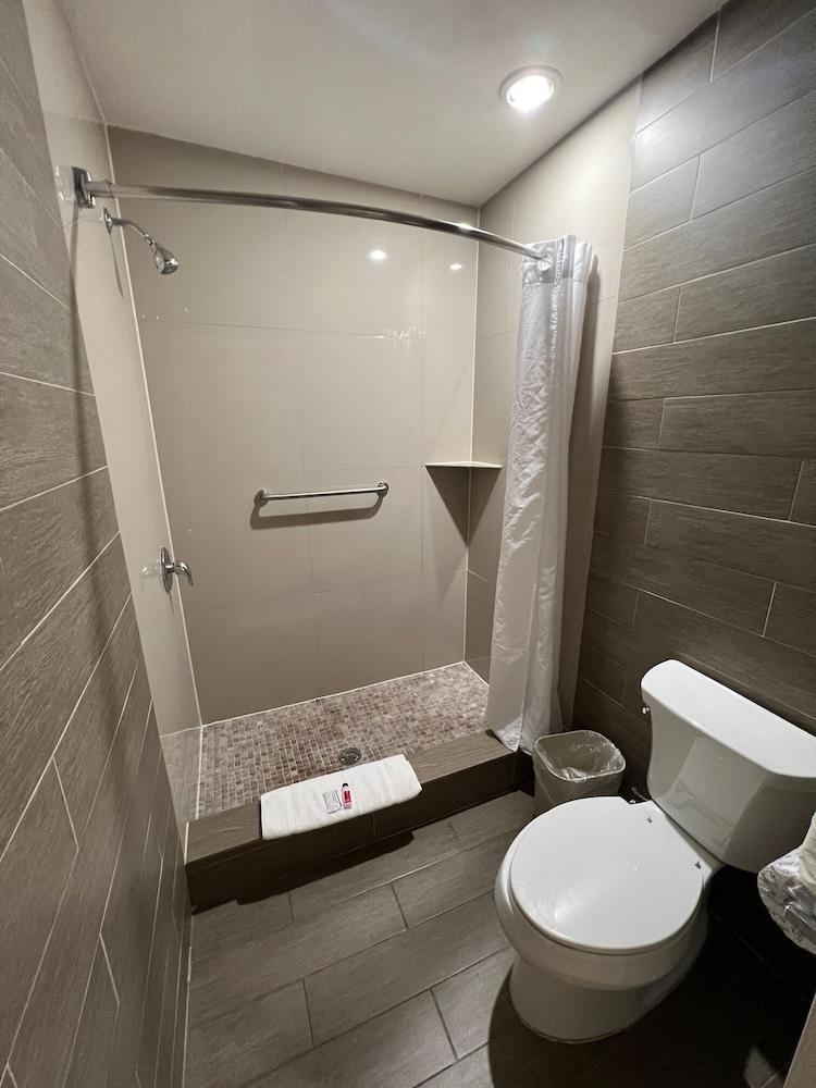 Super 8 By Wyndham Mcallen-downtown-airport-la Plaza Mall Motel