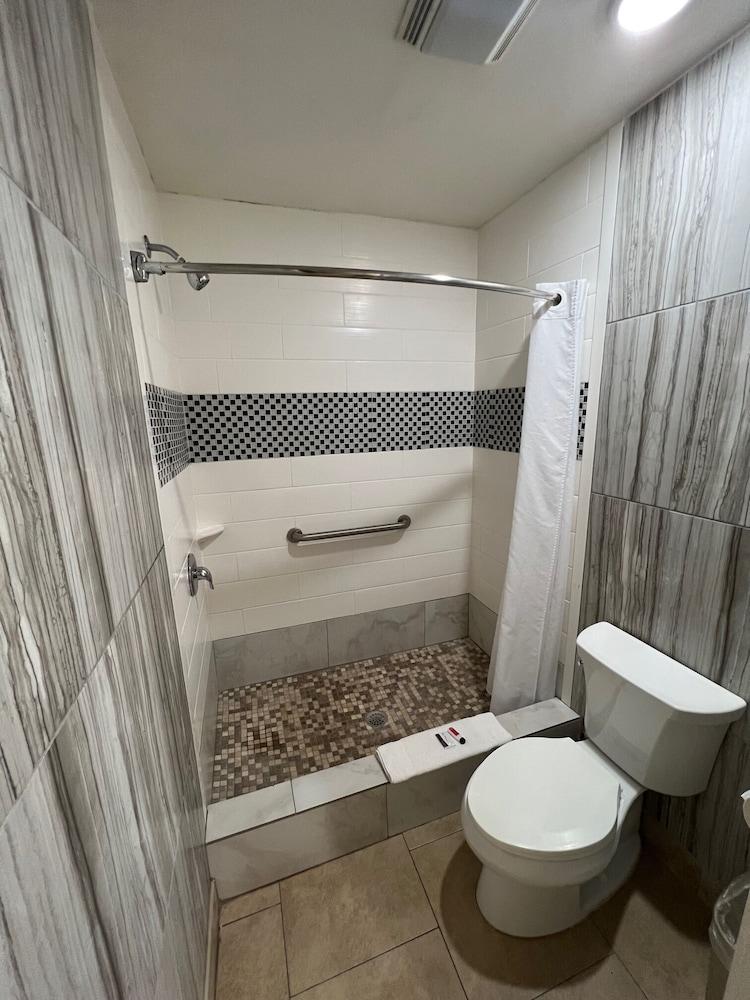 Motel Super 8 By Wyndham Mcallen-downtown-airport-la Plaza Mall 2*