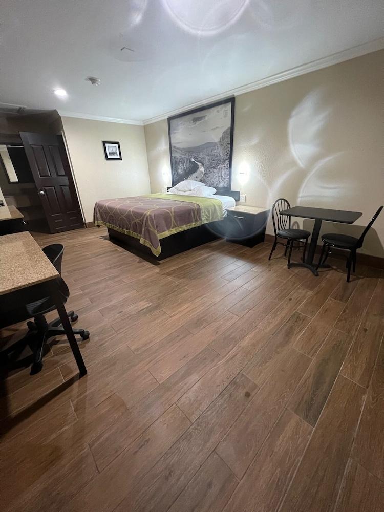 Super 8 By Wyndham Mcallen-downtown-airport-la Plaza Mall Motel McAllen
