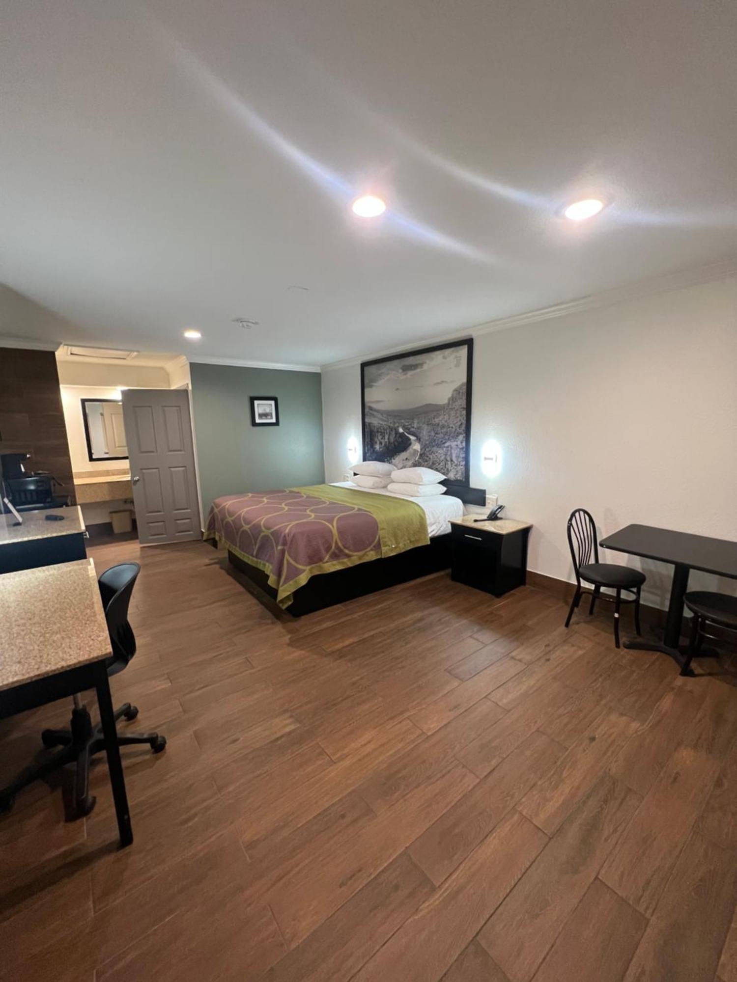 Super 8 By Wyndham Mcallen-downtown-airport-la Plaza Mall Motel