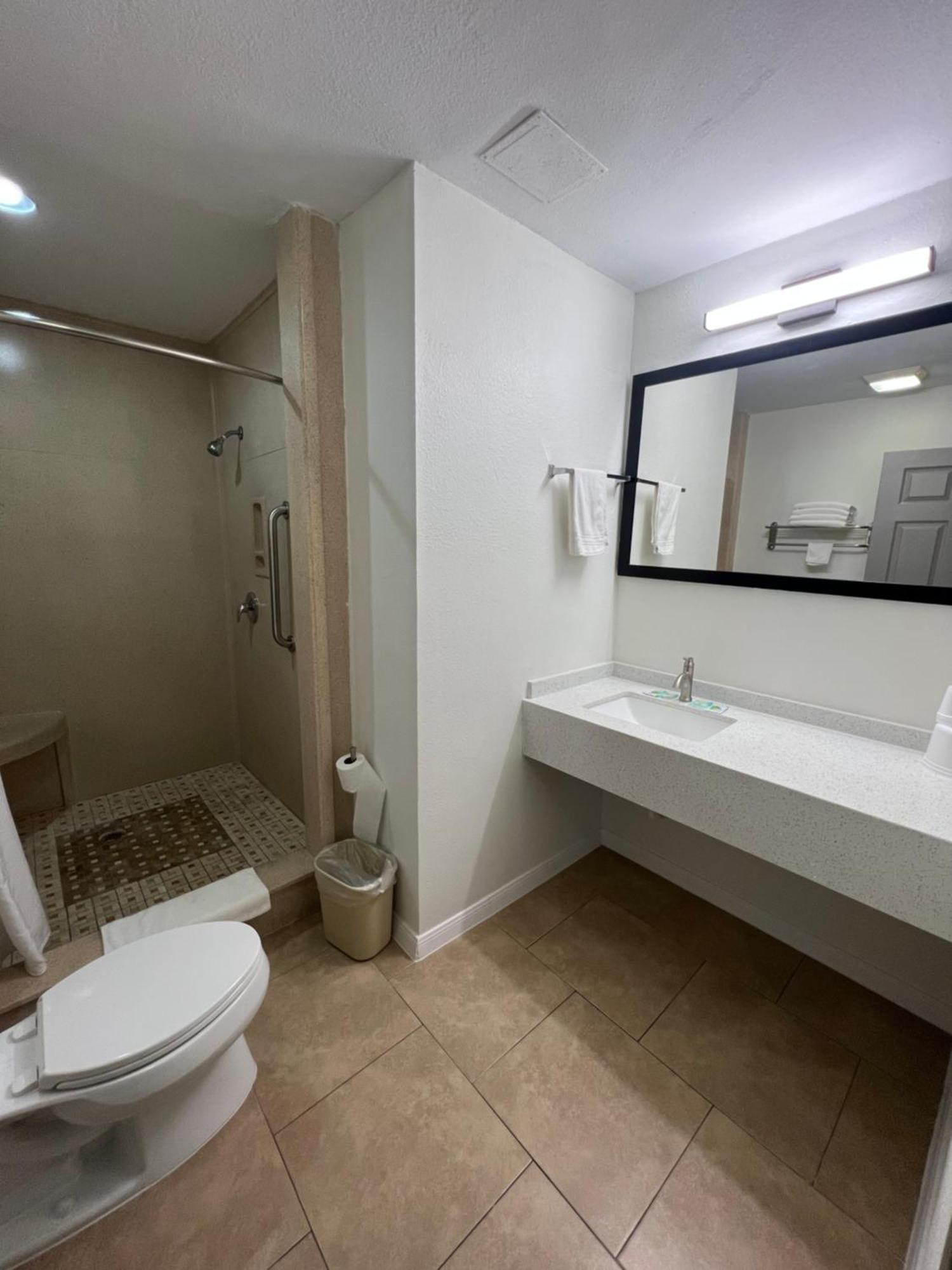 Motel Super 8 By Wyndham Mcallen-downtown-airport-la Plaza Mall