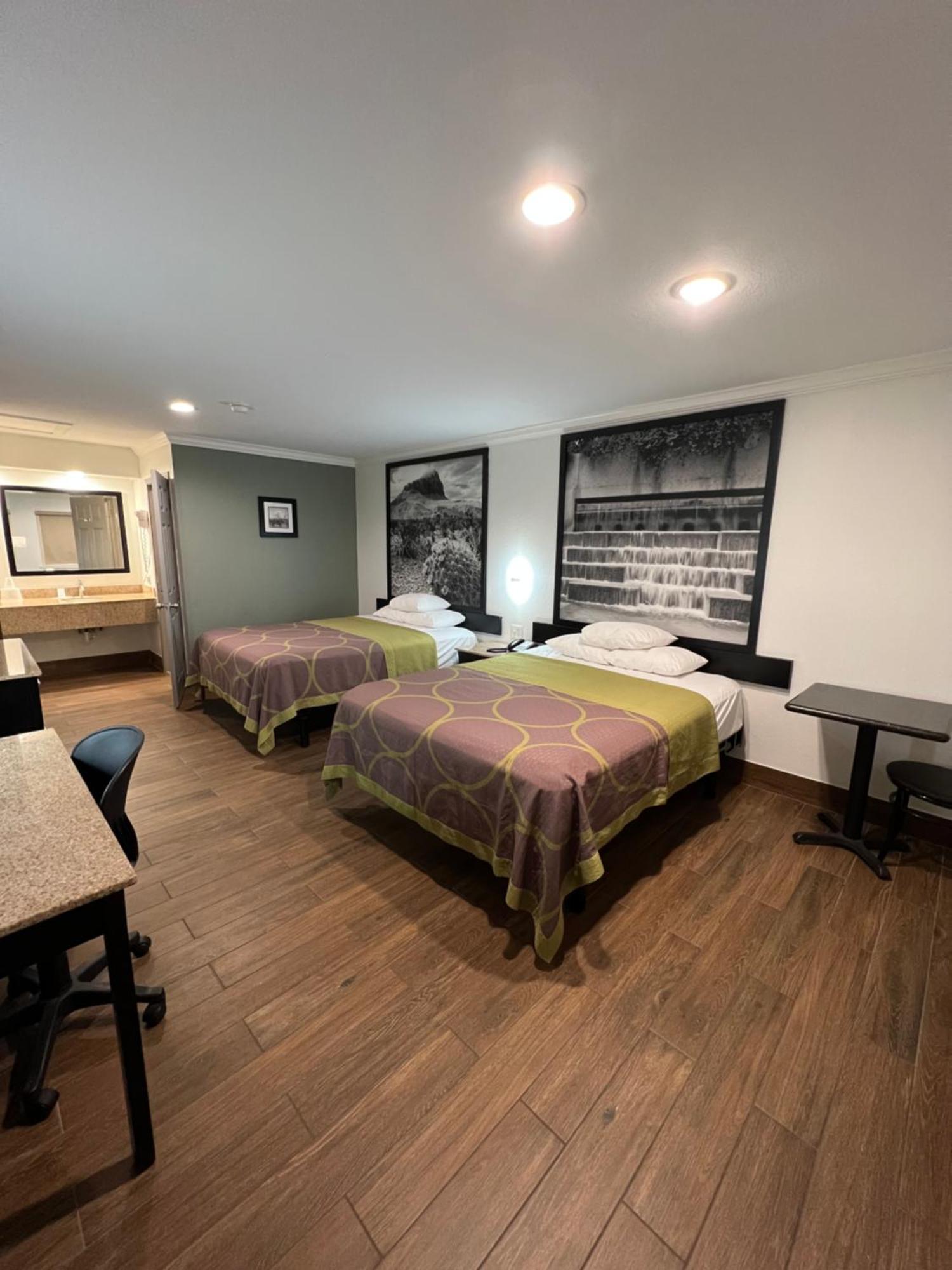 Super 8 By Wyndham Mcallen-downtown-airport-la Plaza Mall Motel