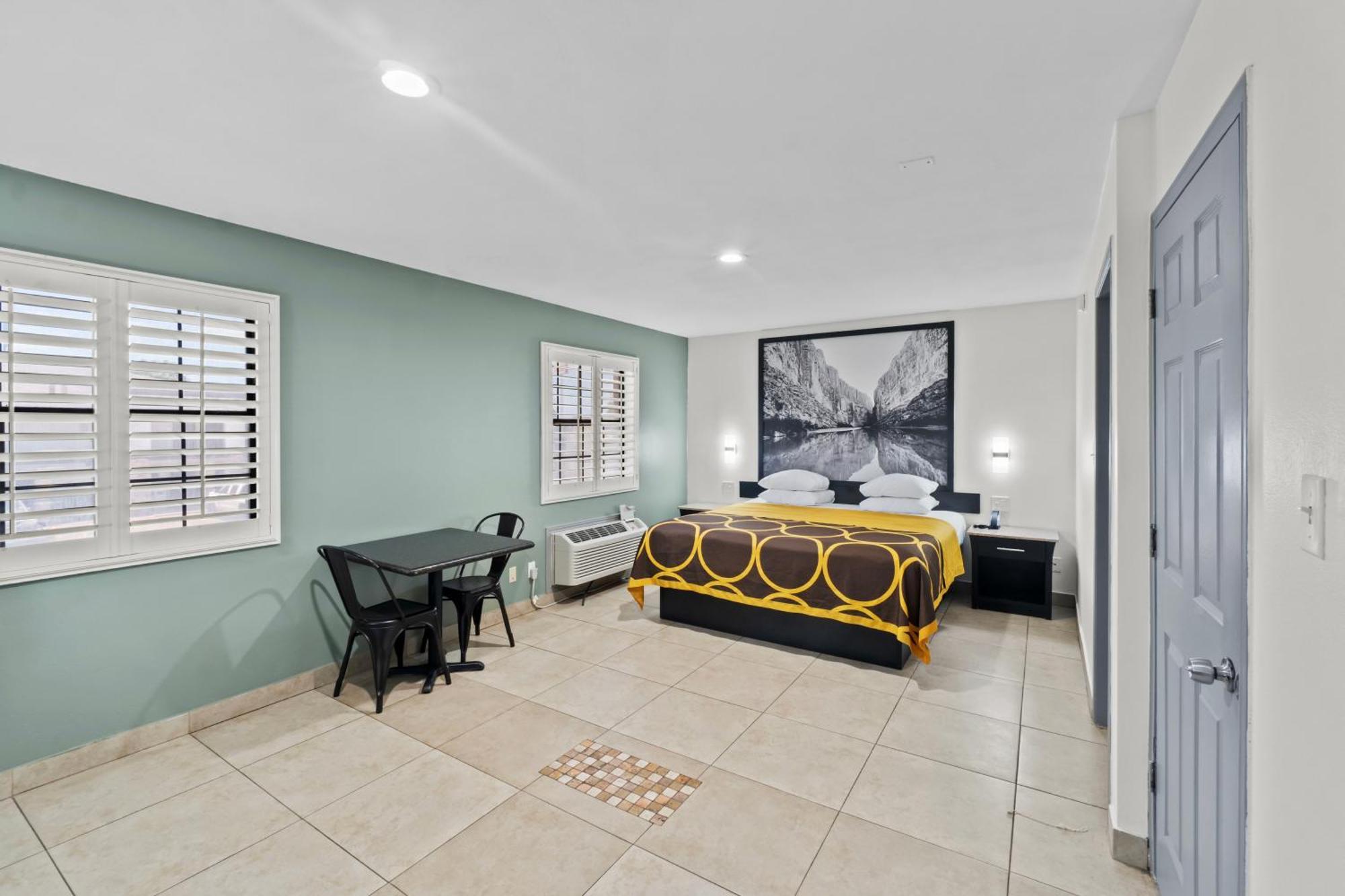Super 8 By Wyndham Mcallen-downtown-airport-la Plaza Mall 2*