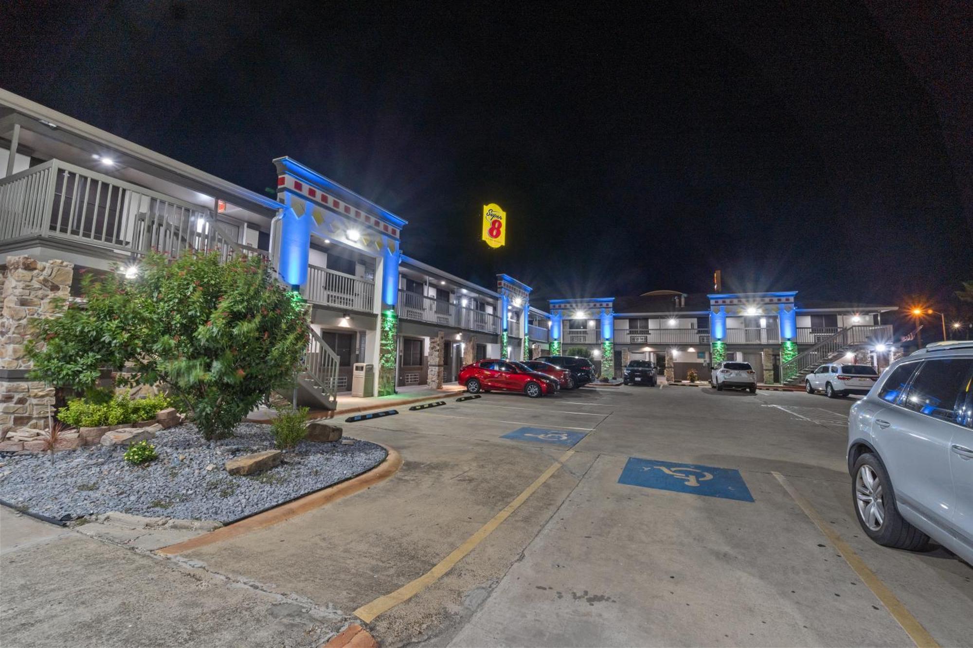 Super 8 By Wyndham Mcallen-downtown-airport-la Plaza Mall 2* McAllen