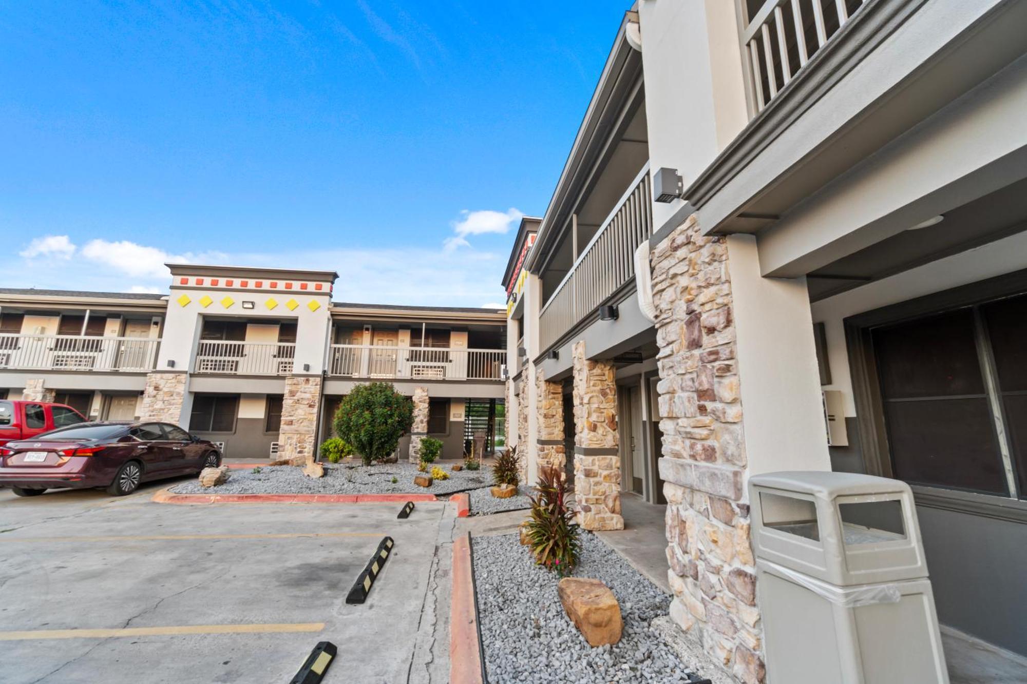 Motel Super 8 By Wyndham Mcallen-downtown-airport-la Plaza Mall