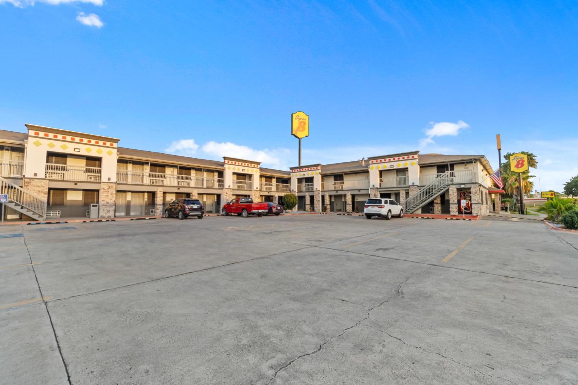 Super 8 By Wyndham Mcallen-downtown-airport-la Plaza Mall Motel 2*