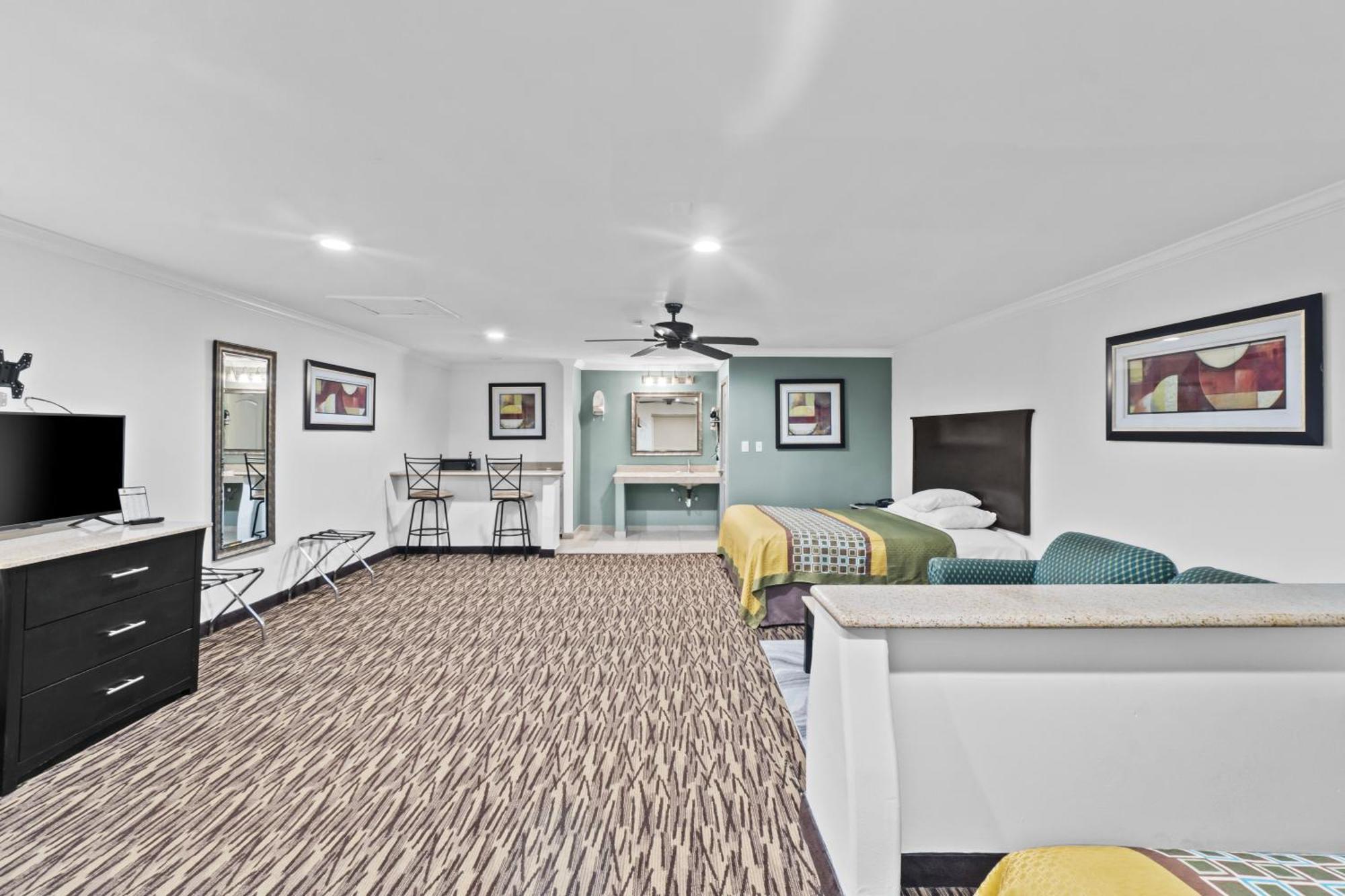 Super 8 By Wyndham Mcallen-downtown-airport-la Plaza Mall McAllen