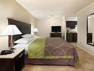 Super 8 By Wyndham Mcallen-downtown-airport-la Plaza Mall Motel